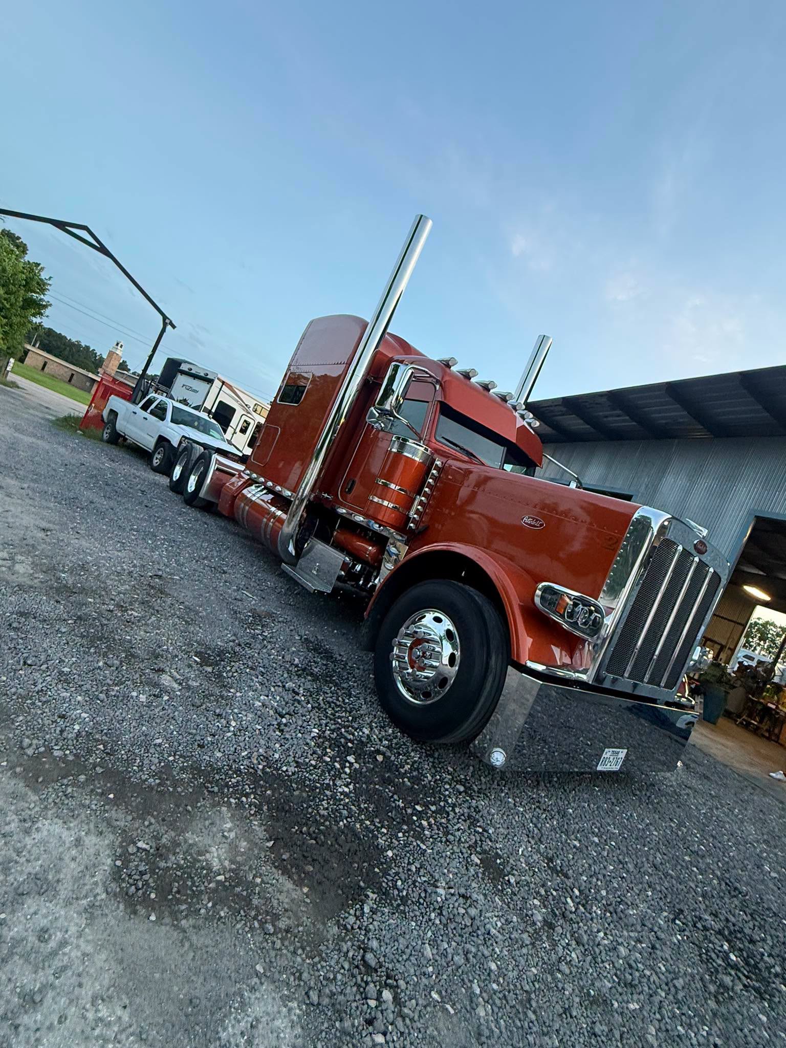 Nave del taller de Power Truck Services LLC